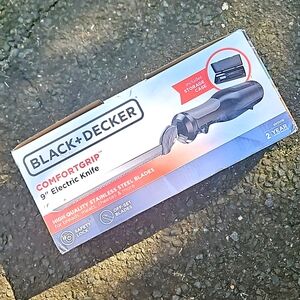 9" Black ComfortGrip Electric Knife with storage case